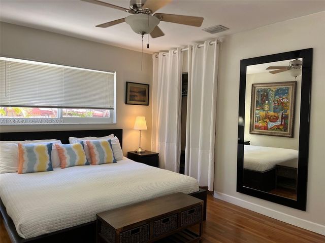 113 SW 2nd St, Hallandale Beach, FL 33009