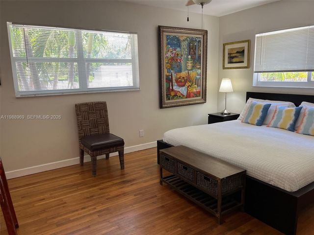 113 SW 2nd St, Hallandale Beach, FL 33009