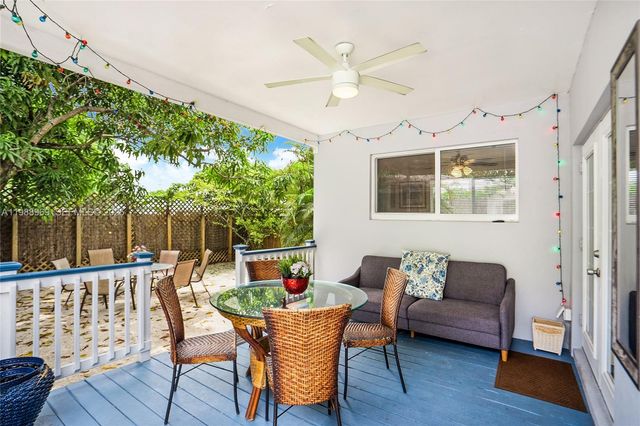 113 SW 2nd St, Hallandale Beach, FL 33009