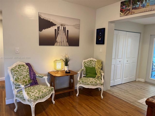 113 SW 2nd St, Hallandale Beach, FL 33009