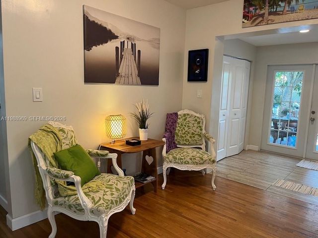 113 SW 2nd St, Hallandale Beach, FL 33009