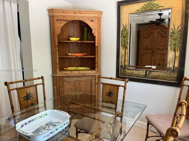 113 SW 2nd St, Hallandale Beach, FL 33009