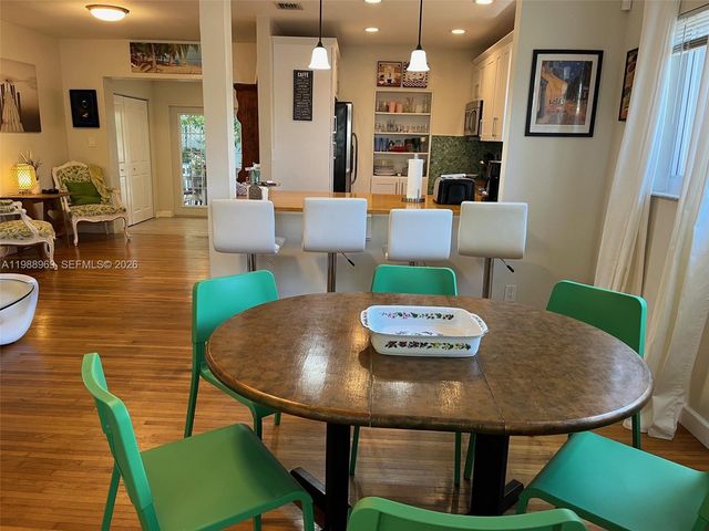 113 SW 2nd St, Hallandale Beach, FL 33009