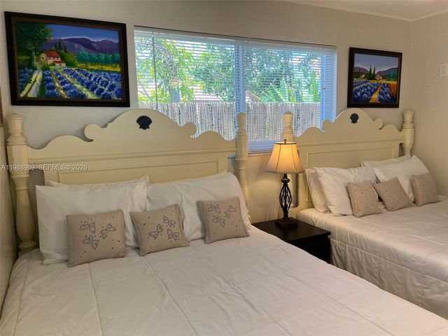 113 SW 2nd St, Hallandale Beach, FL 33009