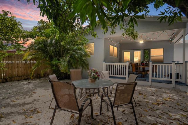 113 SW 2nd St, Hallandale Beach, FL 33009