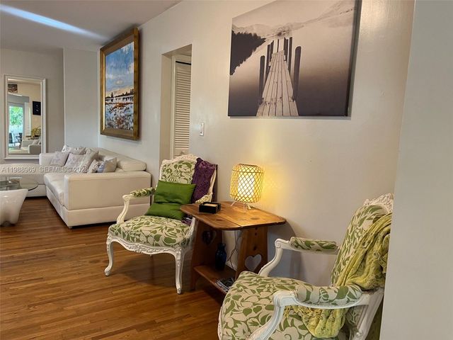 113 SW 2nd St, Hallandale Beach, FL 33009