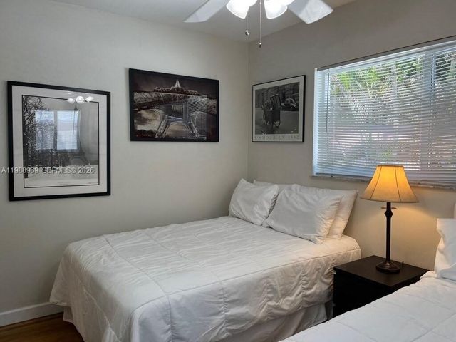 113 SW 2nd St, Hallandale Beach, FL 33009