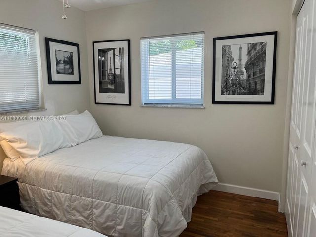 113 SW 2nd St, Hallandale Beach, FL 33009