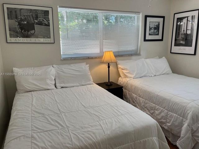 113 SW 2nd St, Hallandale Beach, FL 33009