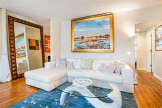 113 SW 2nd St, Hallandale Beach, FL 33009