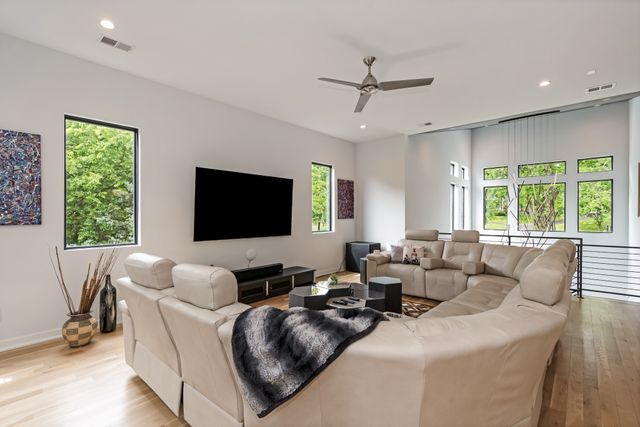 3918B Caylor Dr, Nashville, TN 37215