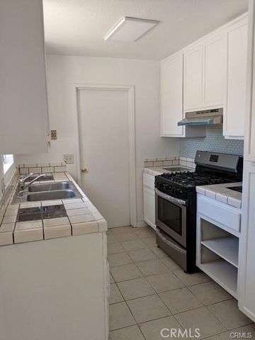 10703 Banning, Hesperia, CA 92345