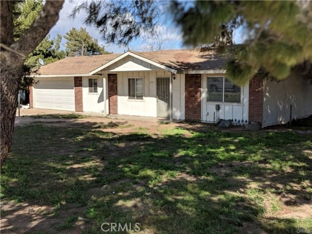 10703 Banning, Hesperia, CA 92345