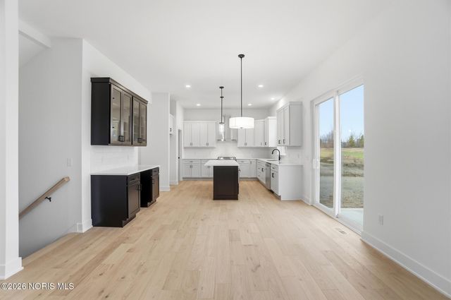 140 Barton Creek Drive, Perrysburg, OH 43551