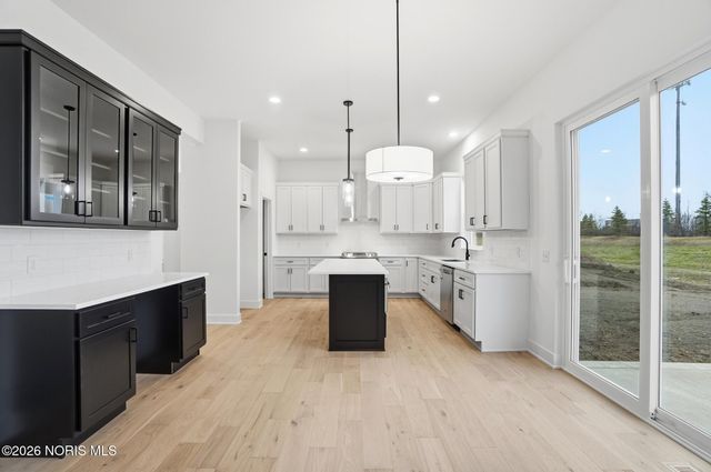 140 Barton Creek Drive, Perrysburg, OH 43551