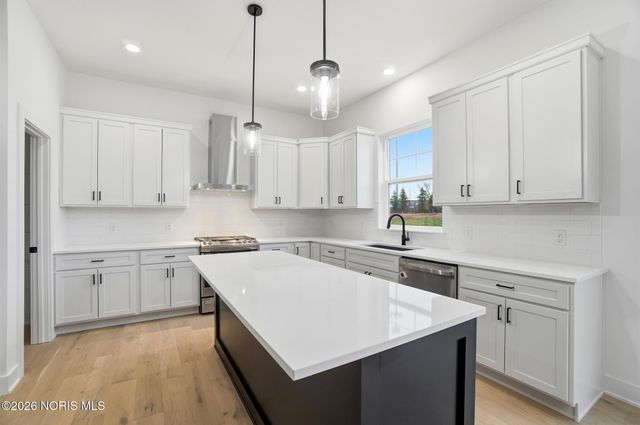 140 Barton Creek Drive, Perrysburg, OH 43551