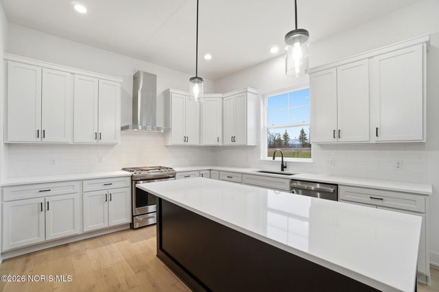 140 Barton Creek Drive, Perrysburg, OH 43551