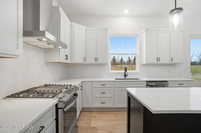 140 Barton Creek Drive, Perrysburg, OH 43551