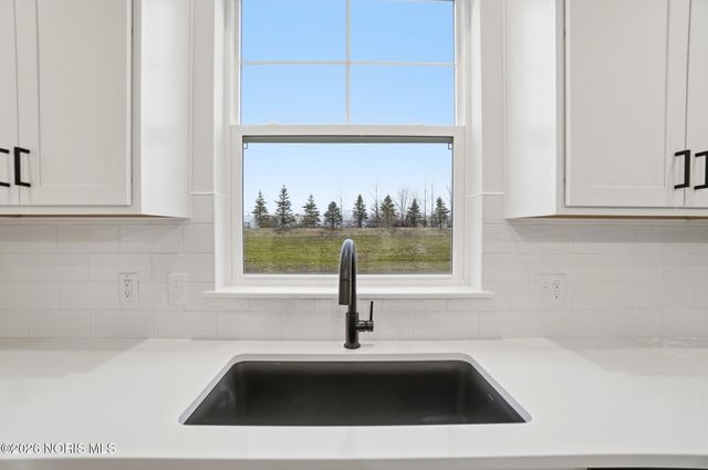 140 Barton Creek Drive, Perrysburg, OH 43551