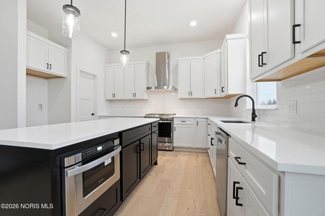 140 Barton Creek Drive, Perrysburg, OH 43551