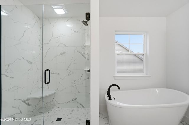 140 Barton Creek Drive, Perrysburg, OH 43551