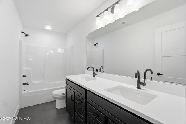 140 Barton Creek Drive, Perrysburg, OH 43551