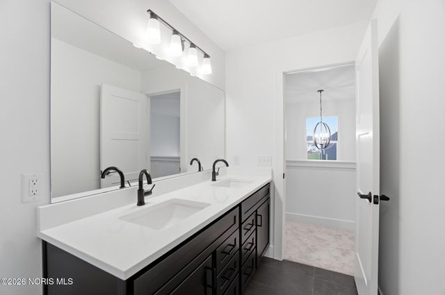 140 Barton Creek Drive, Perrysburg, OH 43551