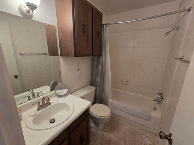 13719 Larkway Drive, Sugar Land, TX 77498