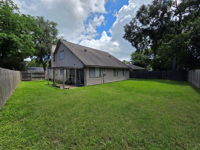 13719 Larkway Drive, Sugar Land, TX 77498