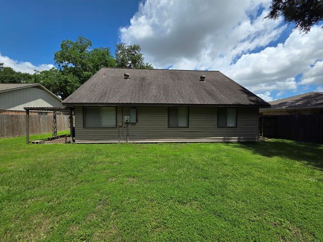13719 Larkway Drive, Sugar Land, TX 77498
