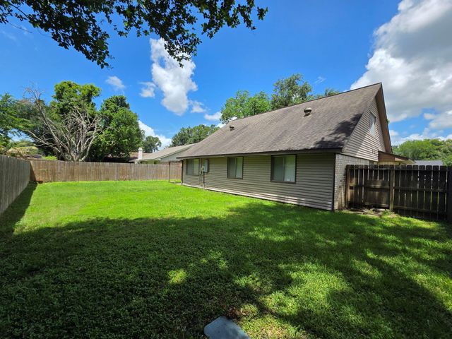 13719 Larkway Drive, Sugar Land, TX 77498