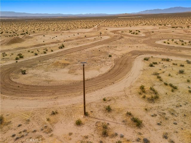 4625813 Drifting Sands Road, Adelanto, CA 92301