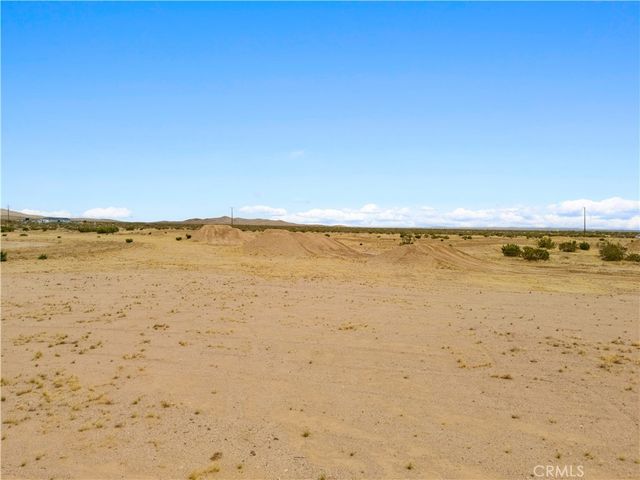 4625813 Drifting Sands Road, Adelanto, CA 92301