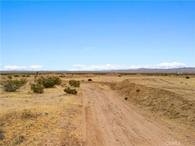 4625813 Drifting Sands Road, Adelanto, CA 92301