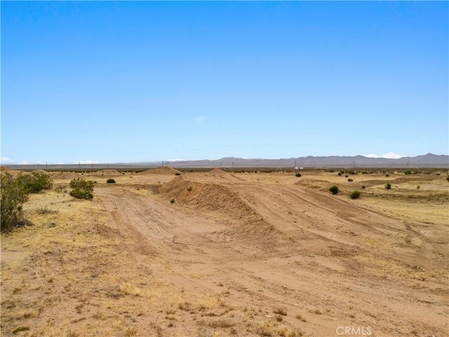 4625813 Drifting Sands Road, Adelanto, CA 92301