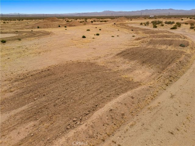 4625813 Drifting Sands Road, Adelanto, CA 92301