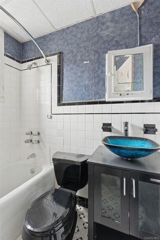 213 Burns Street, Forest Hills, NY 11375