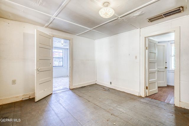 124 N Toledo Place, El Paso, TX 79905