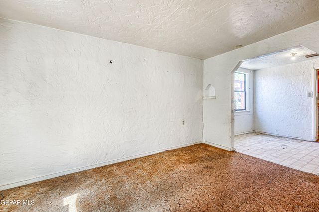 124 N Toledo Place, El Paso, TX 79905