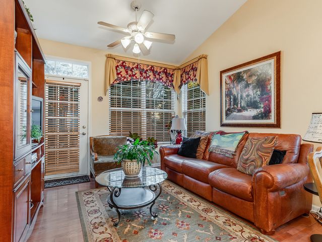 2805 Bond Circle 2805, Naperville, IL 60563