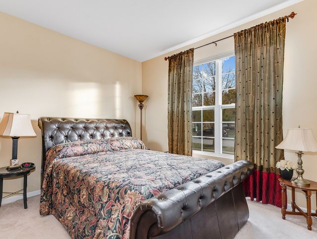 2805 Bond Circle 2805, Naperville, IL 60563