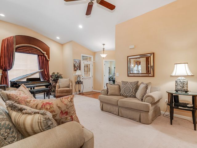 2805 Bond Circle 2805, Naperville, IL 60563