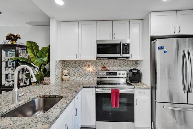 3060 Holiday Springs Boulevard 106, Margate, FL 33063