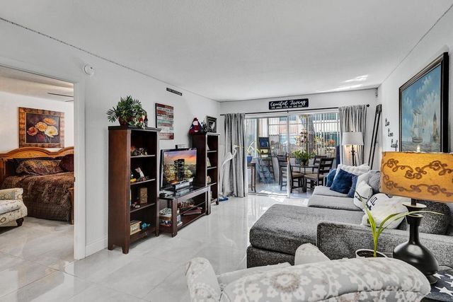 3060 Holiday Springs Boulevard 106, Margate, FL 33063