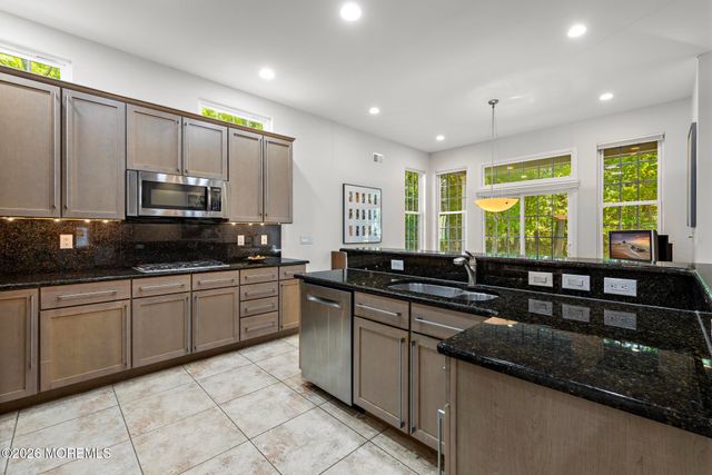 23 Quincy Court, Freehold, NJ 07728