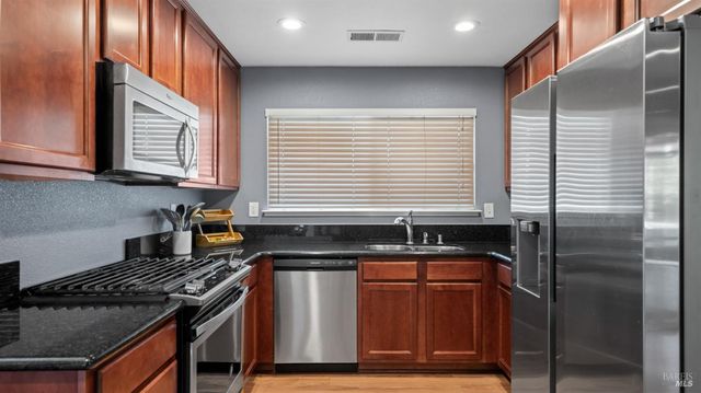 717 Capistrano Dr, Suisun City, CA 94585