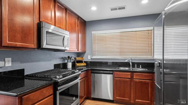 717 Capistrano Dr, Suisun City, CA 94585