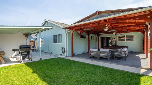 717 Capistrano Dr, Suisun City, CA 94585