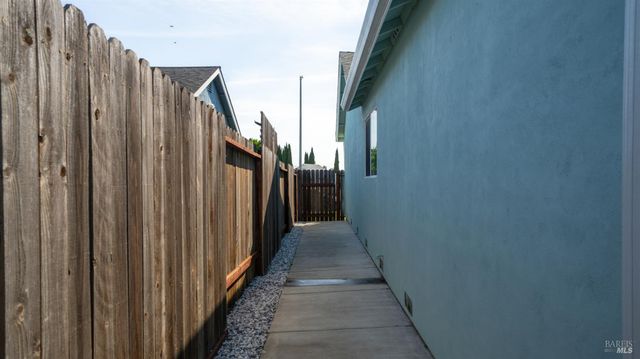 717 Capistrano Dr, Suisun City, CA 94585