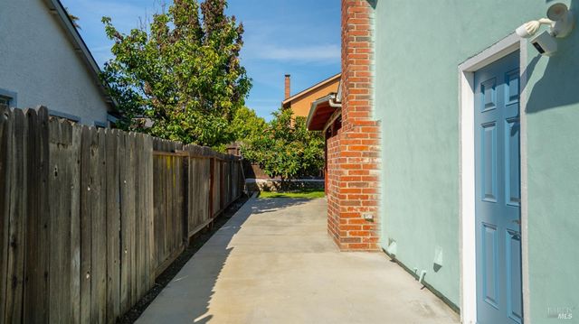 717 Capistrano Dr, Suisun City, CA 94585